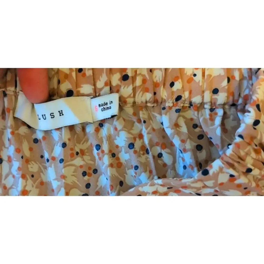 Lush Floral Skirt Size Small Tan & White Mini Skirt EUC